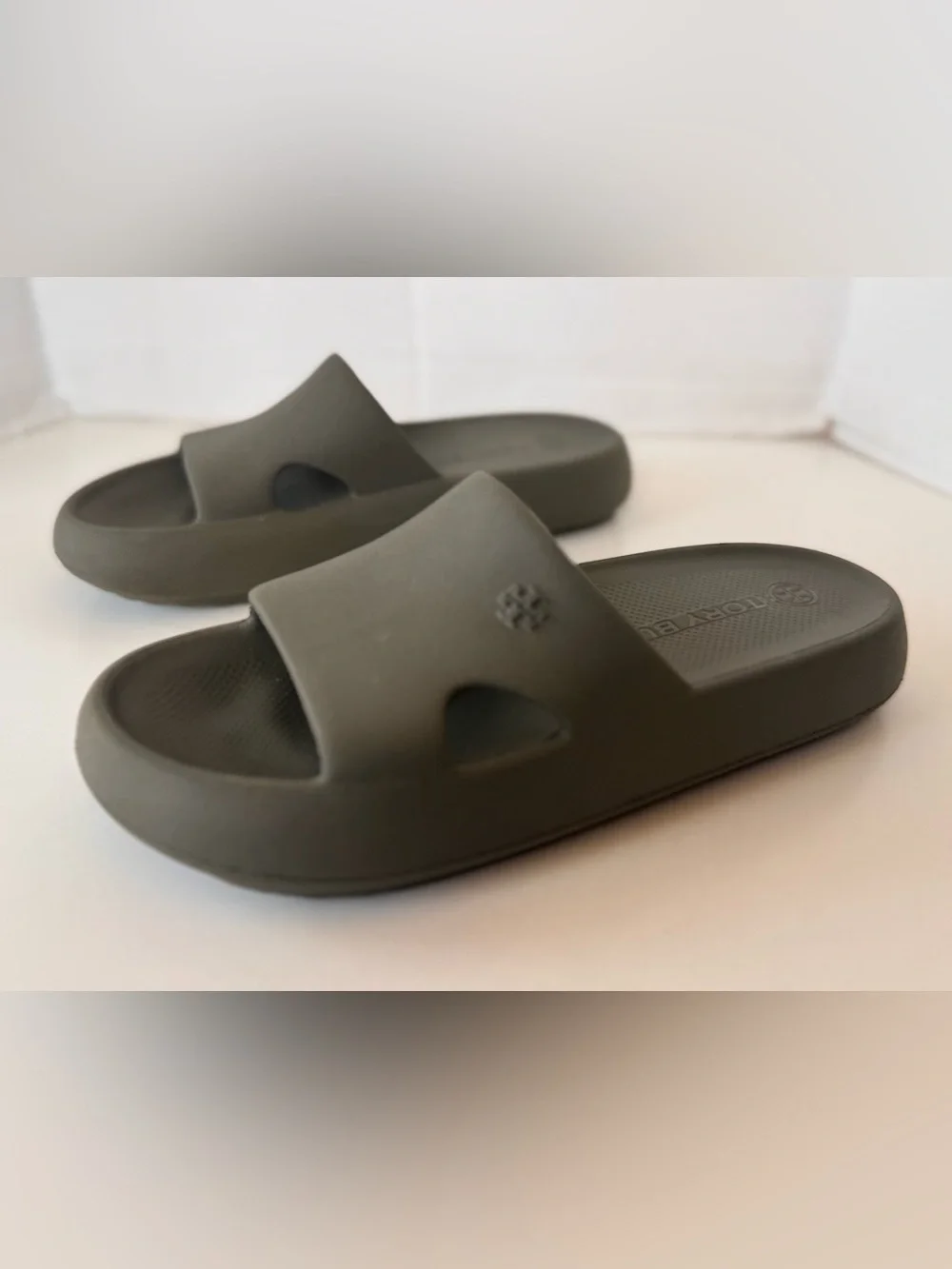 Tory Burch Shower Slides Leccio Olive Green Water Pool Sandals Shoes Size 7